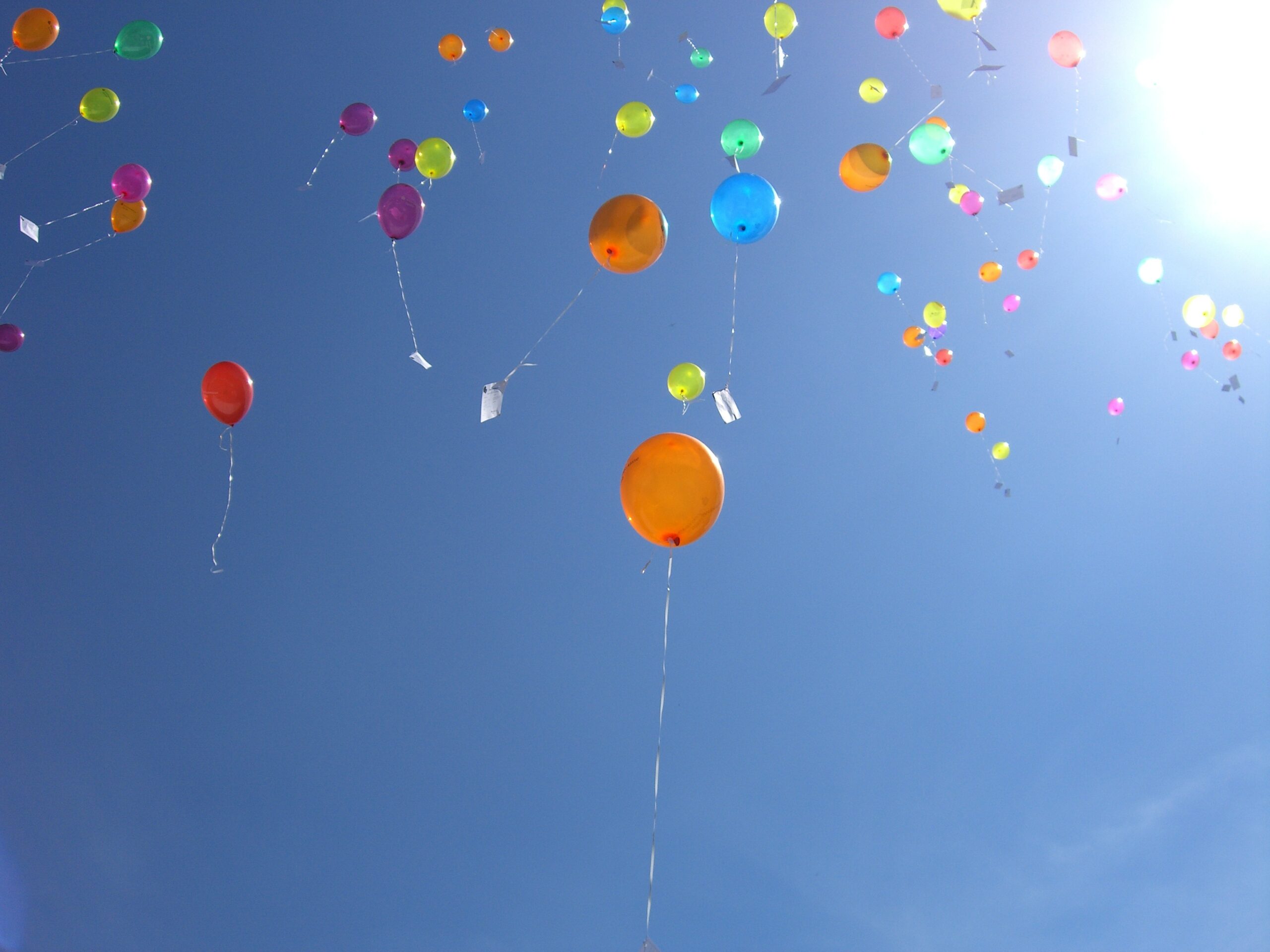 sky-balloon-blue-colorful-toy-parachute-balloons-embassy-helium-flap-away-atmosphere-of-earth-516732-scaled sky-balloon-blue-colorful-toy-parachute-balloons-embassy-helium-flap-away-atmosphere-of-earth-516732-scaled